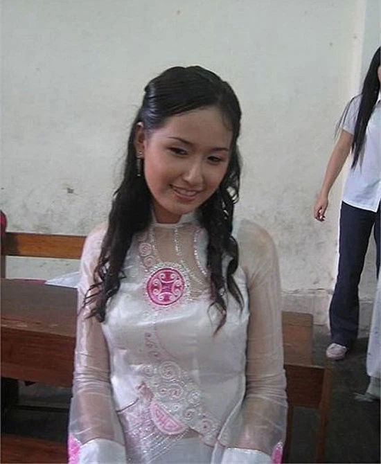 Thuở đi học của Hoa hậu Việt: Đỗ Thị Hà tự nhận mong manh từ năm 18