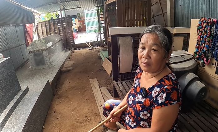 Xót cảnh cụ ông 101 tuổi sống một mình trong căn nhà có 7 ngôi mộ