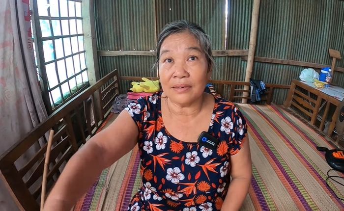 Thương người vợ thủy chung xây mộ cho chồng con trong chính ngôi nhà