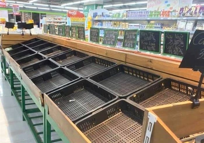 Tích trữ đồ ăn ngày giãn cách: người một tủ sầu riêng, người 200kg gạo