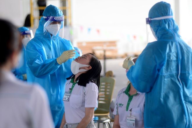 TP.HCM phát hiện 300 ca dương tính, chật vật tìm nơi điều trị