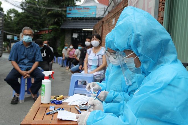 TP.HCM phát hiện 300 ca dương tính, chật vật tìm nơi điều trị