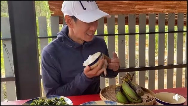 Lý Hải tiết kiệm: rau nhà, cá suối ăn kèm ớt 500 triệu/kg trồng được
