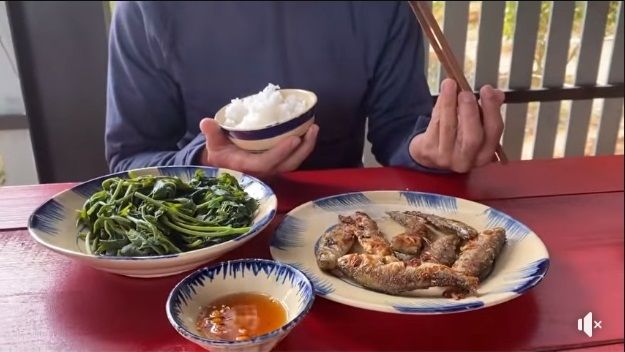 Lý Hải tiết kiệm: rau nhà, cá suối ăn kèm ớt 500 triệu/kg trồng được