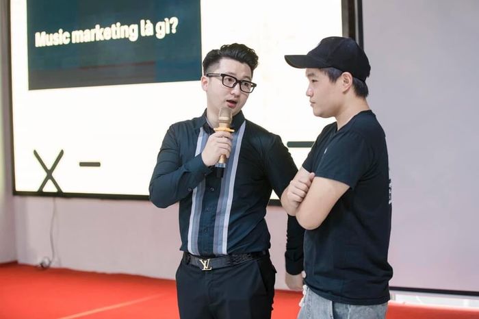 Trọng Hưng hậu ly hôn: Đã chịu cạo râu nhưng vẫn tụt hạng nhan sắc