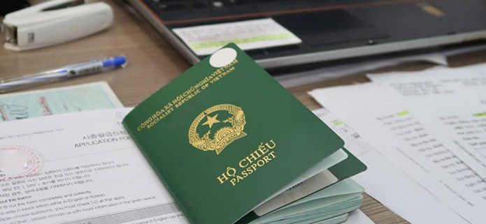 Từ 8/2021, ra quy định mới về hộ chiếu gắn chip, các trang in cảnh VN