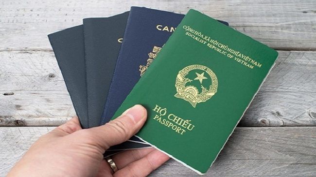Từ 8/2021, ra quy định mới về hộ chiếu gắn chip, các trang in cảnh VN
