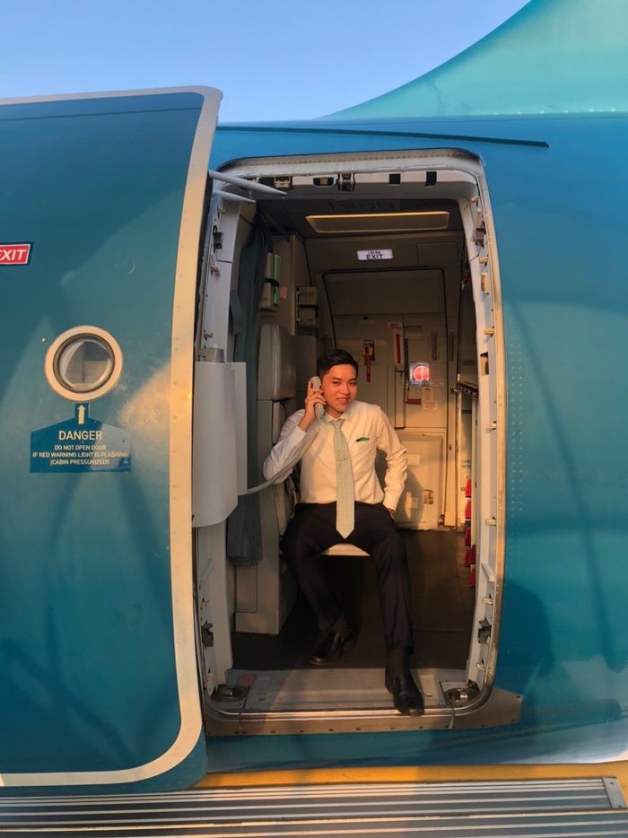 Vất vả mưu sinh mùa dịch: tiếp viên bán đồ ăn, bác bảo vệ đi ăn xin