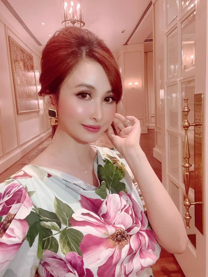 Vợ Minh Nhựa một cú trở mình xinh đẹp sau biến cố sinh con