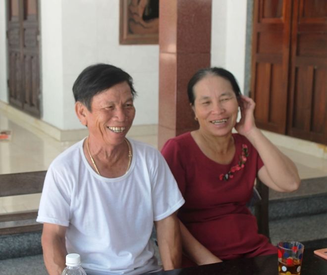 Vợ chồng chạy ăn từng bữa nuôi 9 con thành tài: 1 giáo sư, 8 tiến sĩ