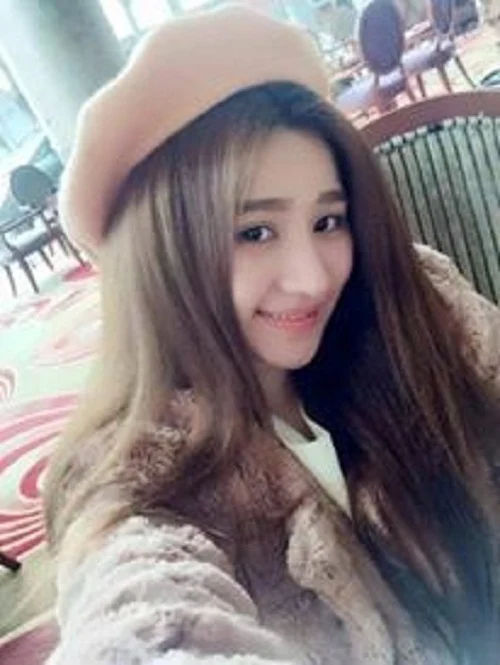 Vợ cũ Hồ Quang Hiếu: để Quang Lê hôn má, ngoại hình ngỡ chị em Khả Như