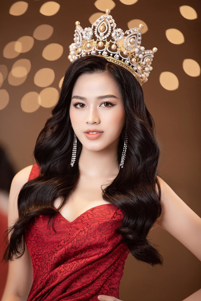 Vừa lộ diện 5 bộ dạ hội cho Miss World, Đỗ Thị Hà tức tốc luyện tập