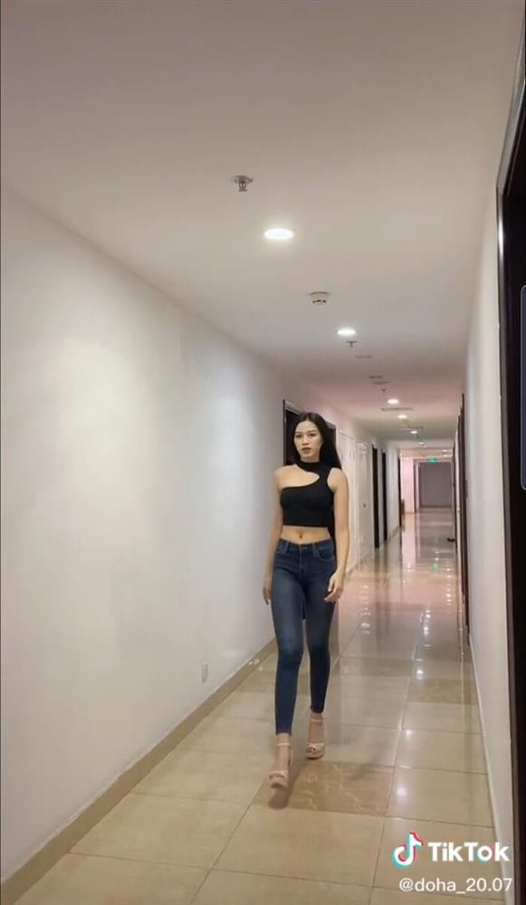 Vừa lộ diện 5 bộ dạ hội cho Miss World, Đỗ Thị Hà tức tốc luyện tập