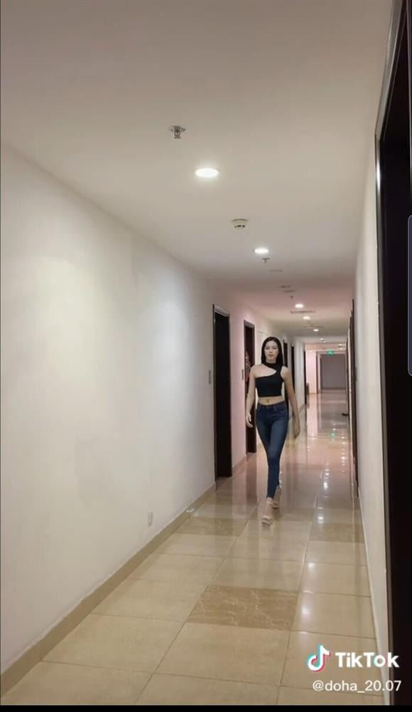 Vừa lộ diện 5 bộ dạ hội cho Miss World, Đỗ Thị Hà tức tốc luyện tập