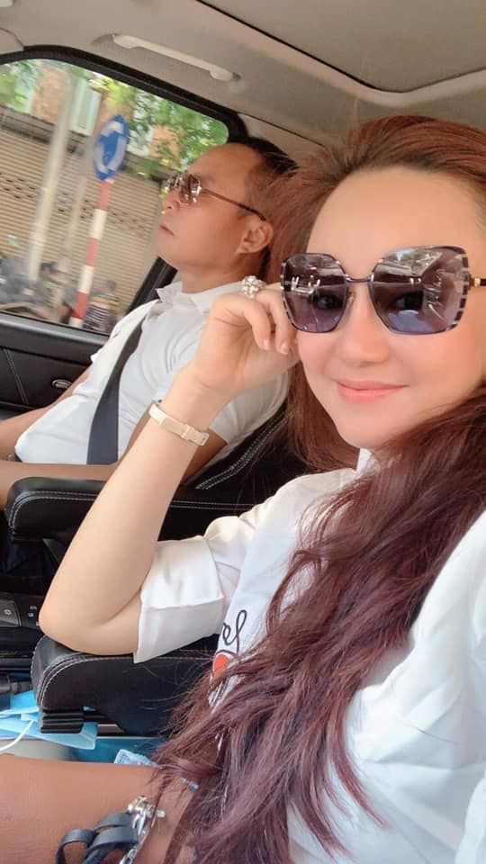 Nữ CEO mắng Vy Oanh đứt dây xấu hổ, khoe sương sương 1.000 sổ đỏ
