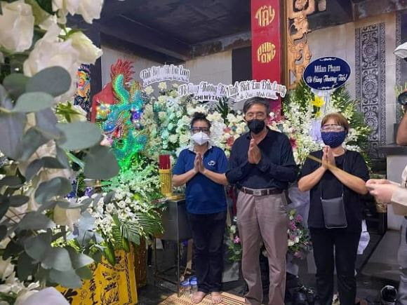 Cầm lòng không đặng cảnh người đầu bạc tiễn kẻ đầu xanh trong Vbiz