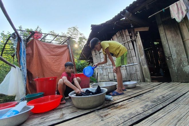 Người phụ nữ 20 năm mặc cảm: Chồng bệnh, con nửa năm chưa được ăn thịt