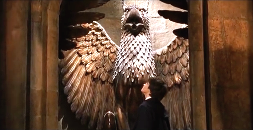 Ẩn ý Harry Potter: Ron mặc áo sờn, Voldermort ngày càng bay màu áo