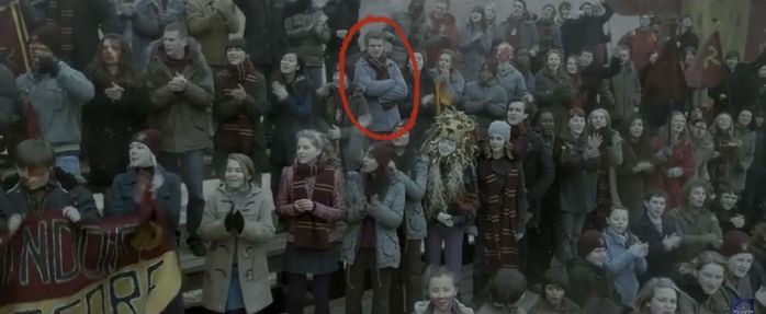 Ẩn ý Harry Potter: Ron mặc áo sờn, Voldermort ngày càng bay màu áo