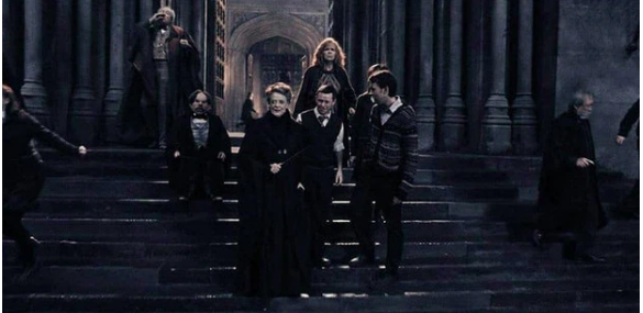 Ẩn ý Harry Potter: Ron mặc áo sờn, Voldermort ngày càng bay màu áo