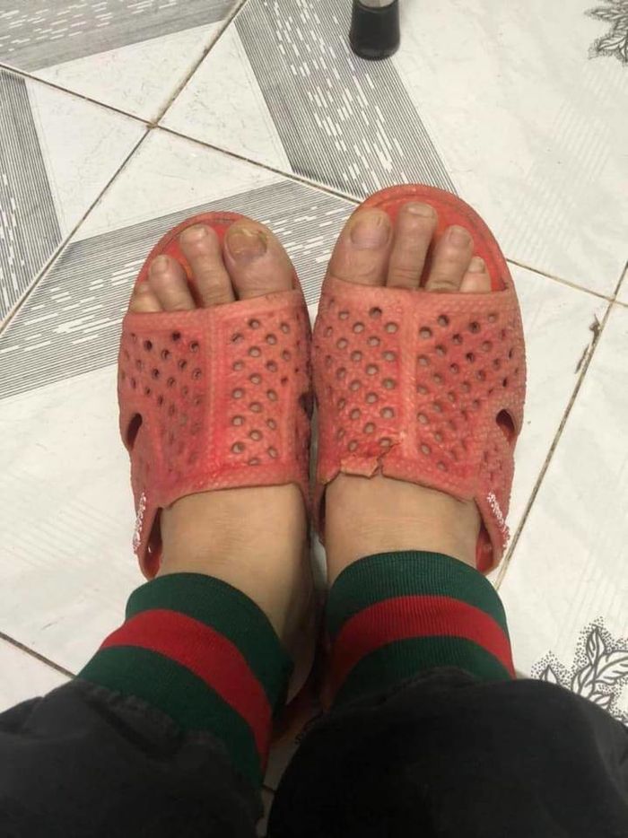 Bà cô có tấm lòng bồ tát, đã phát 120 triệu mệt quá ngồi nhai khoai mì