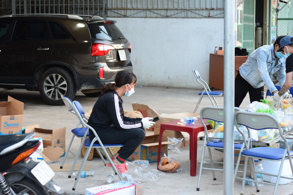 Bà cô có tấm lòng bồ tát, đã phát 120 triệu mệt quá ngồi nhai khoai mì