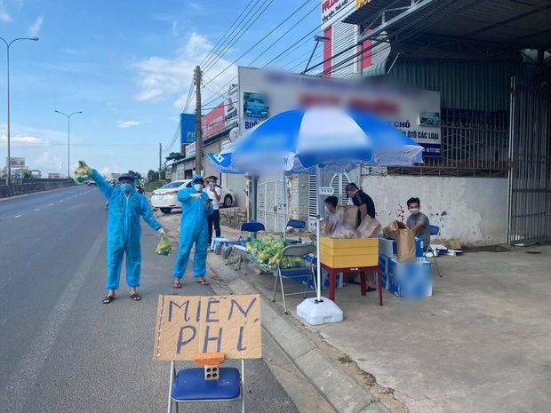 Bà cô có tấm lòng bồ tát, đã phát 120 triệu mệt quá ngồi nhai khoai mì