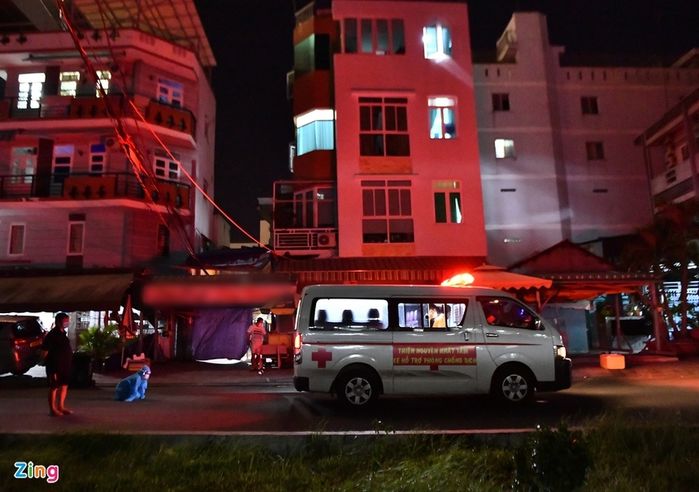 Bà Phương Hằng tặng cho nhóm thiện nguyện Nhất Tâm 300 bình oxy