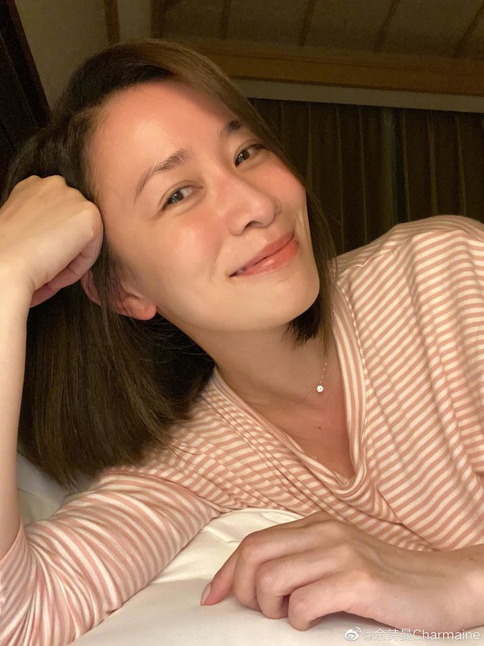 Bạn thân Lý Nhã Kỳ - Xa Thi Mạn trẻ đẹp tuổi 50: Eo thon, da căng bóng