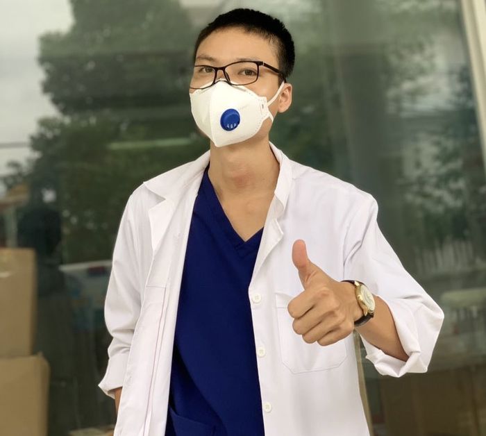 Bác sĩ đang làm nhiệm vụ thì gặp gia đình là F0: mong họ bình an