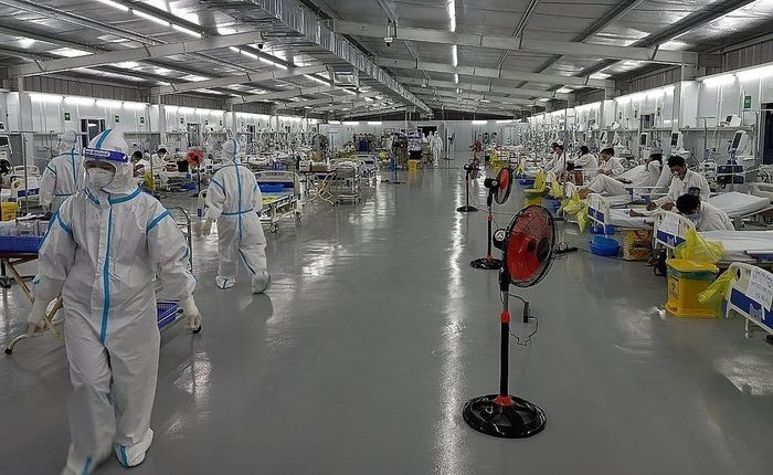 Bác sĩ đang làm nhiệm vụ thì gặp gia đình là F0: mong họ bình an