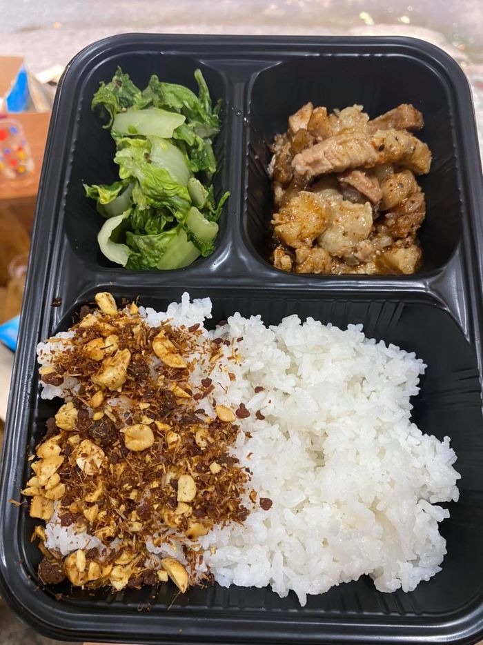 Bếp cơm từ thiện hỗ trợ SG chống dịch: Vì nơi này đã nuôi sống mình