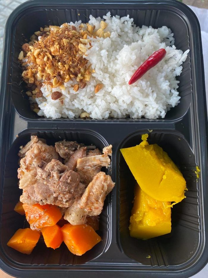 Bếp cơm từ thiện hỗ trợ SG chống dịch: Vì nơi này đã nuôi sống mình
