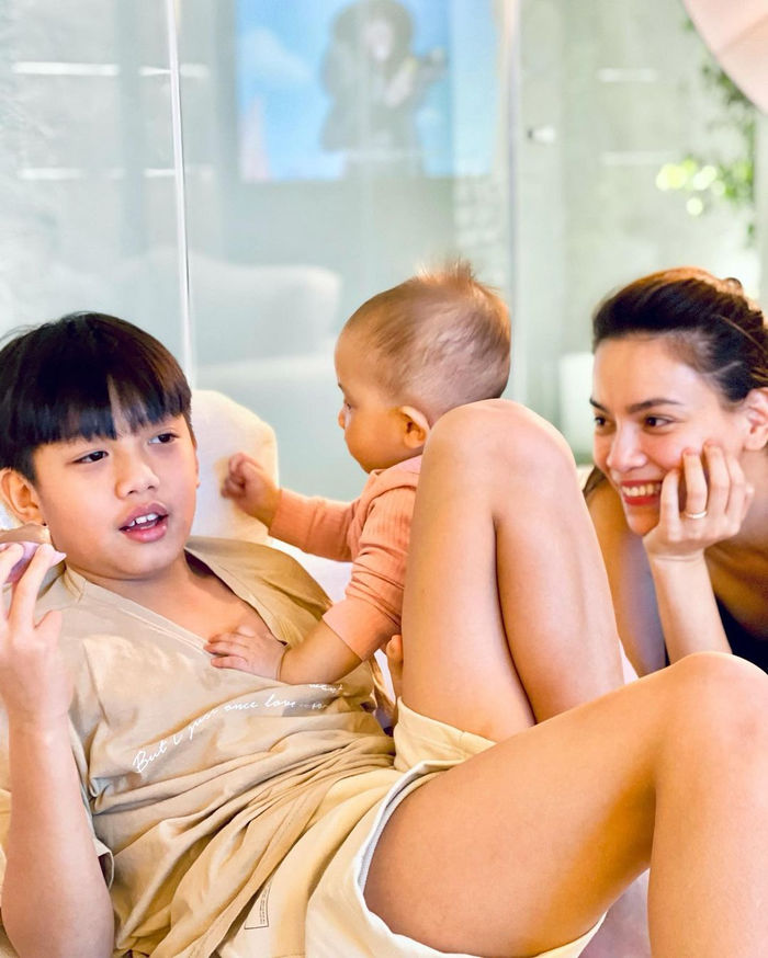 Bị trách thiên vị Leon nhiều hơn, Hà Hồ liền dập tắt mọi suy diễn