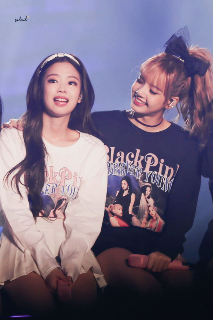 BLACKPINK hé lộ bí mật các thành viên: Jisoo kể Lisa hay than hết tiền