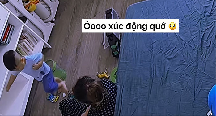 Bo thúi nói yêu mẹ Hoà Minzy, còn dùng 2 tay diễn tả to ơi là to