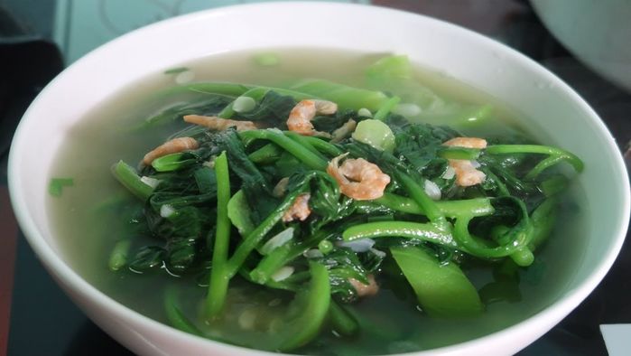 Bức ảnh gây lú nhất hôm nay: Không giỏi nấu ăn cũng biết là rau muống