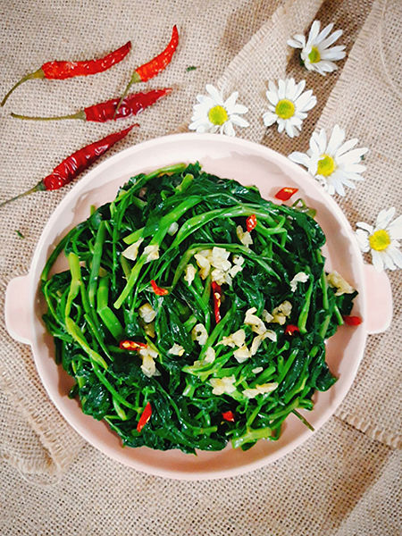 Bức ảnh gây lú nhất hôm nay: Không giỏi nấu ăn cũng biết là rau muống