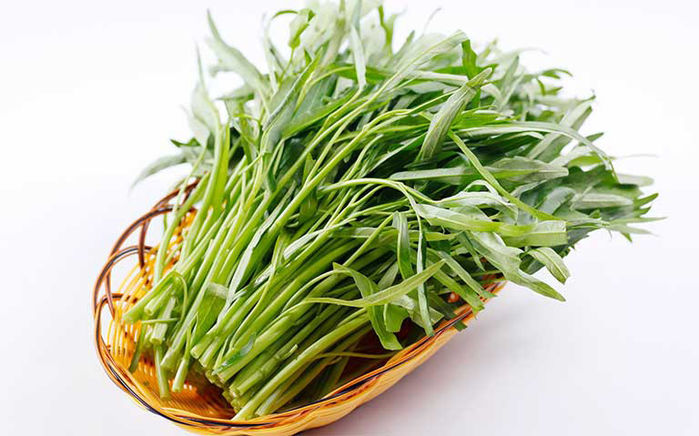 Bức ảnh gây lú nhất hôm nay: Không giỏi nấu ăn cũng biết là rau muống