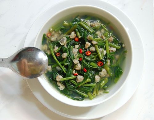 Bức ảnh gây lú nhất hôm nay: Không giỏi nấu ăn cũng biết là rau muống