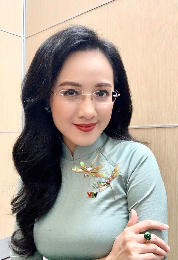 Cận cảnh vẻ đẹp bị thời gian bỏ quên của BTV Hoài Anh
