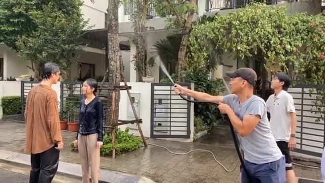 Cảnh lãng mạn dưới mưa trong phim Việt đã đánh lừa khán giả thế nào?
