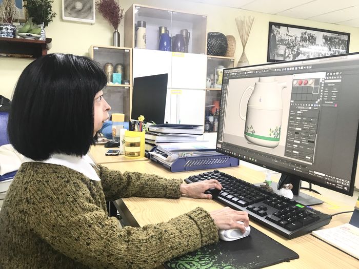 Cao 1m3, nặng 25kg: Cô gái người Tày vẫn giúp được ba mẹ thoát nghèo