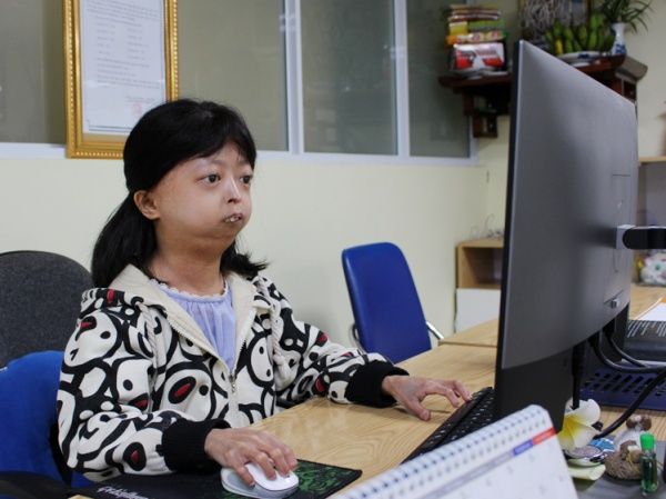 Cao 1m3, nặng 25kg: Cô gái người Tày vẫn giúp được ba mẹ thoát nghèo