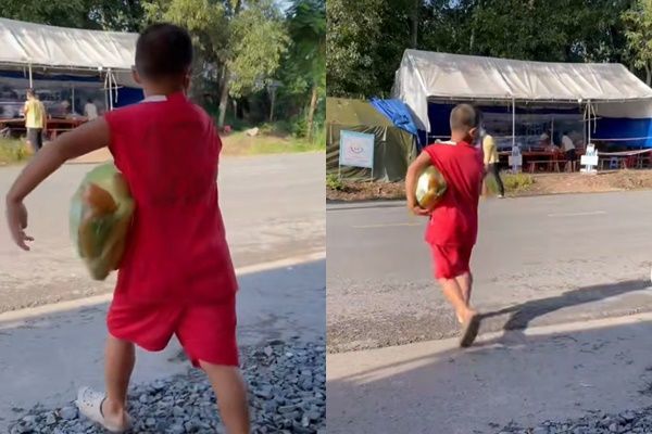 Cậu bé bê gạo toát mồ hôi để giúp người khó khăn: Đẻ đứa con mát ruột