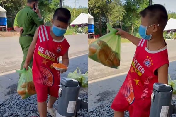 Cậu bé đem xôi tặng mấy chú bộ đội trực chốt: Mới cúng, ăn ngon lắm