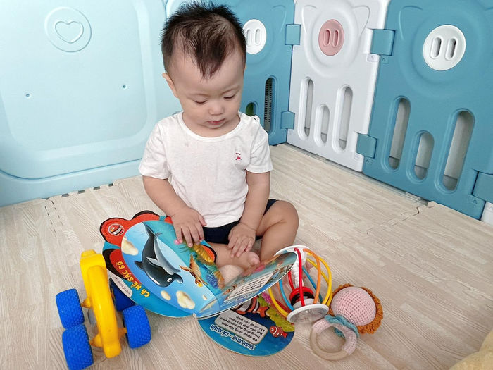 Chăm học từ tấm bé, con sao Việt mới vài tháng tuổi đã cực thông minh