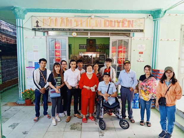 Chàng trai mất hai chân đã vực dậy, tích cực làm thiện nguyện mùa dịch