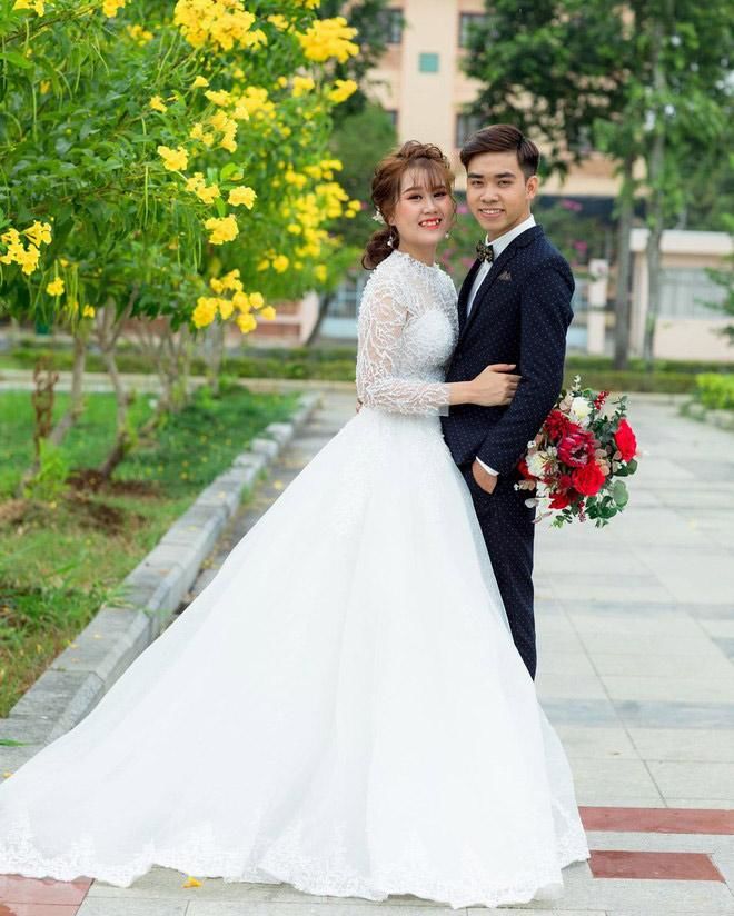 Chàng trai tốn 24 tiếng xăm hình vợ lên người: Vậy cho khỏi cua gái