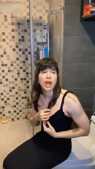 Chi Dân bận váy ở nhà: Là đàn ông con trai phải mạnh mẽ nha mấy anh